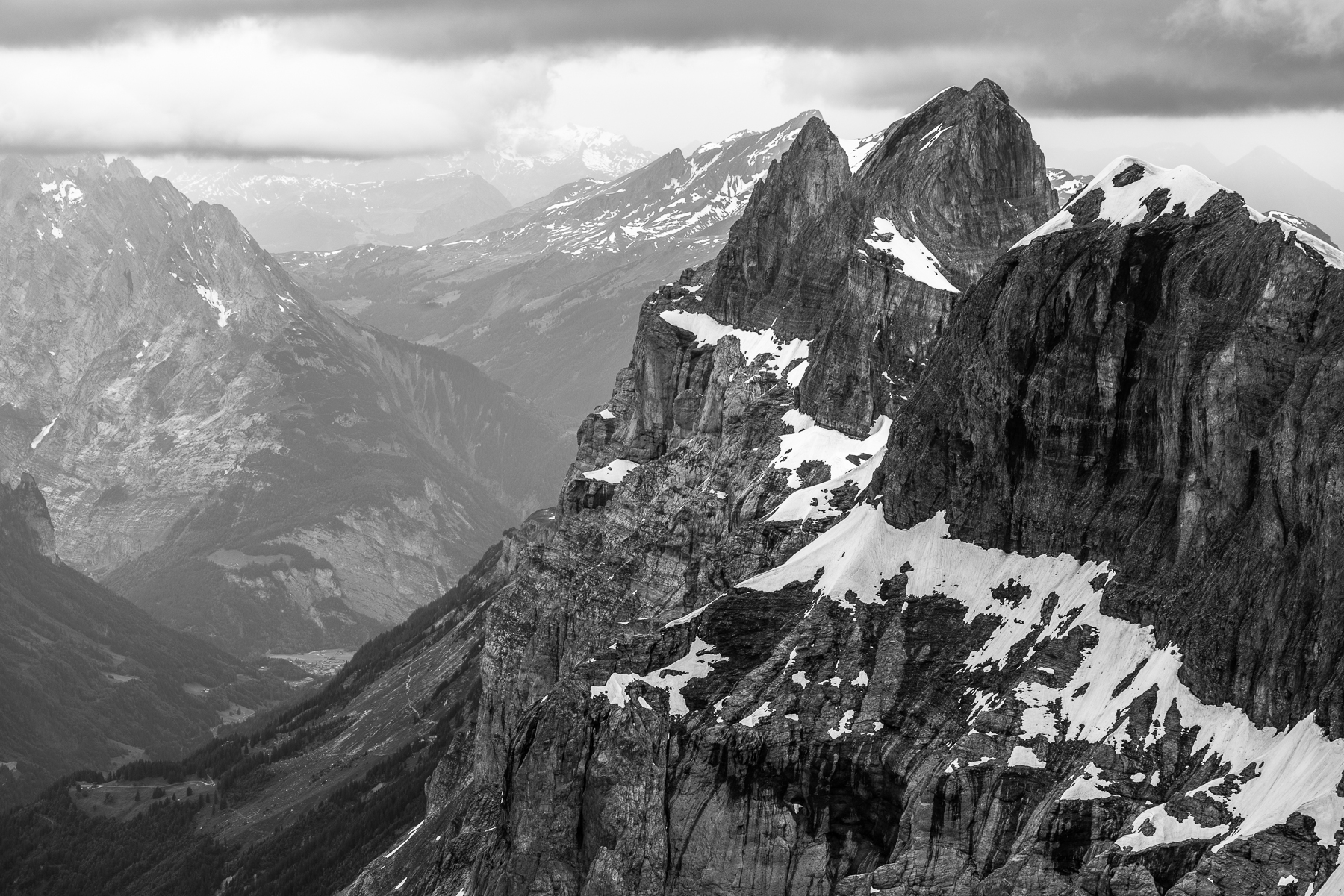 mountains-in-monochrome
